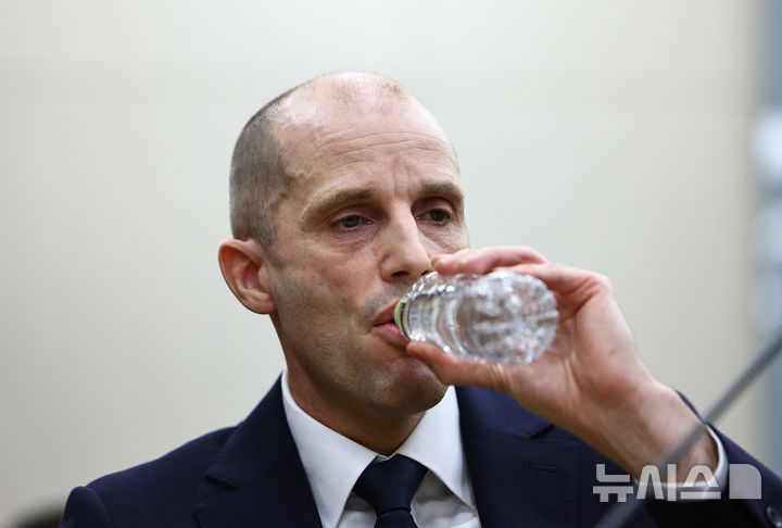 [속보] 로저스 쿠팡 대표 "현재 계좌정보 '안전 보호' 자신…보안체계 신뢰"