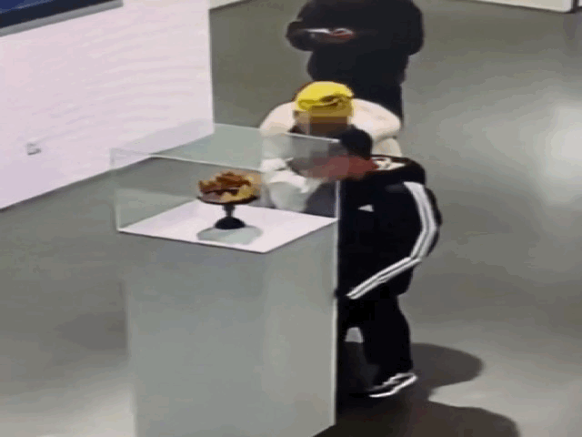 장난치다 1.8㎏ 금관 떨어트린 아이…보상 '갑론을박'