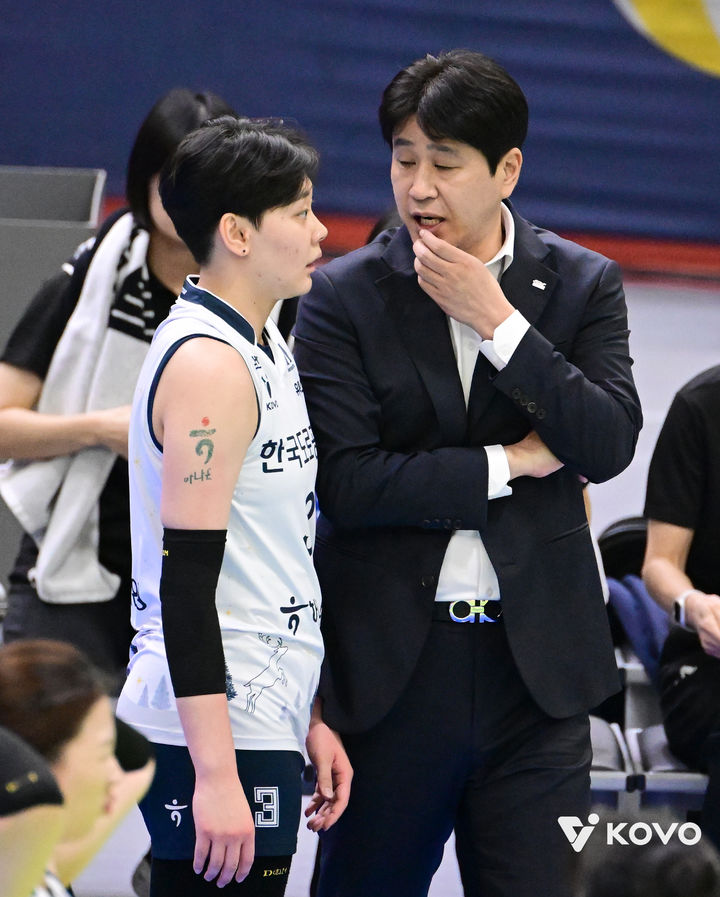 현대건설과 한국도로공사, 프로배구 리그에서의 격돌과 KCC의 프로농구 4연승