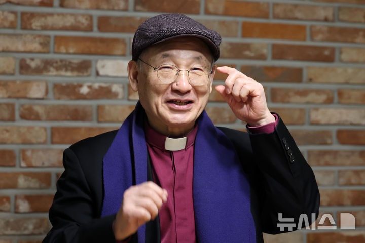 윤종모 대한성공회 주교 "명상은 '마음 근력' 키우는 훈련" [문화人터뷰]