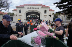 철거되는 본다이비치 총격 희생자 추모소