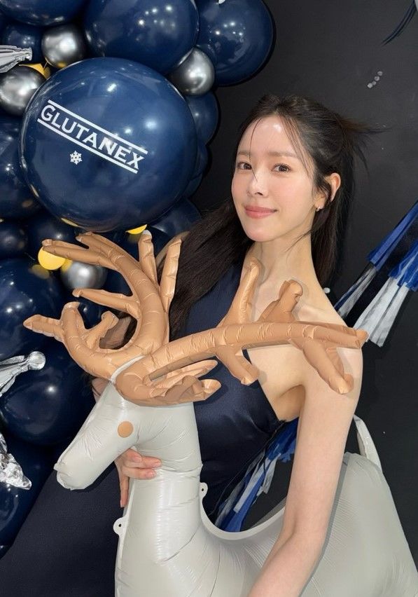 한지민, 우아한 드레스…루돌프와 