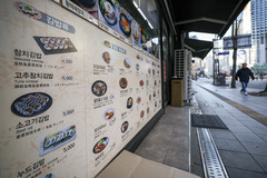 "외식 물가 여전히 무섭네" 칼국수 한 그릇에 1만원 육박