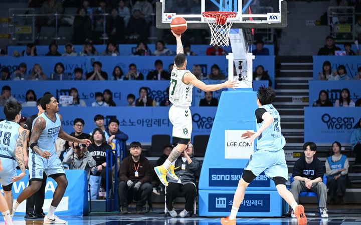 [오늘의 뉴스종합] 프로농구 DB와 여자농구 우리은행의 역전승, 배구 한국전력의 연승 행진
