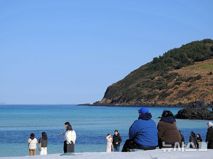 "외국인도 함덕에서 떡볶이 먹는다"…달라진 제주도 해변 소비