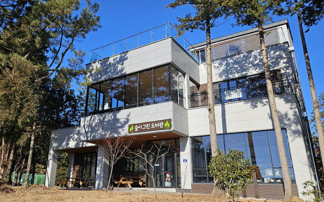 고성갈모봉자연휴양림 도서관 야간개장…힐링 독서공간 제공