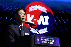 '독파모' 프롬스크래치 논란에…배경훈 부총리 "윤리적 공감도 있어야 K-AI 유지"