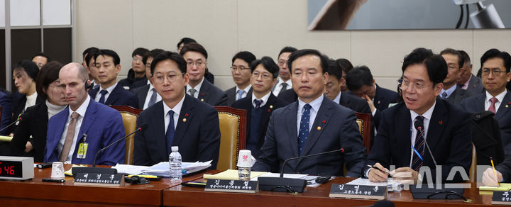 노동부, 쿠팡 '산재은폐·불법파견' 의혹 조사 TF 구성…