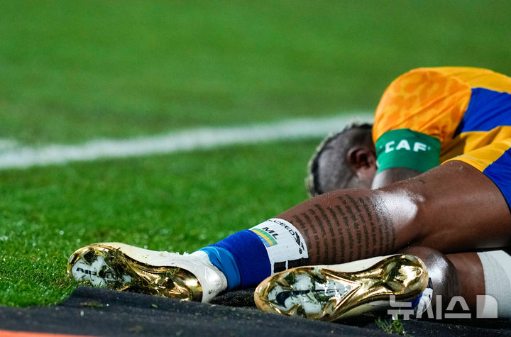 가봉 축구대표팀 활동 중단, 손흥민 후계자 존슨 크리스털 팰리스 이적