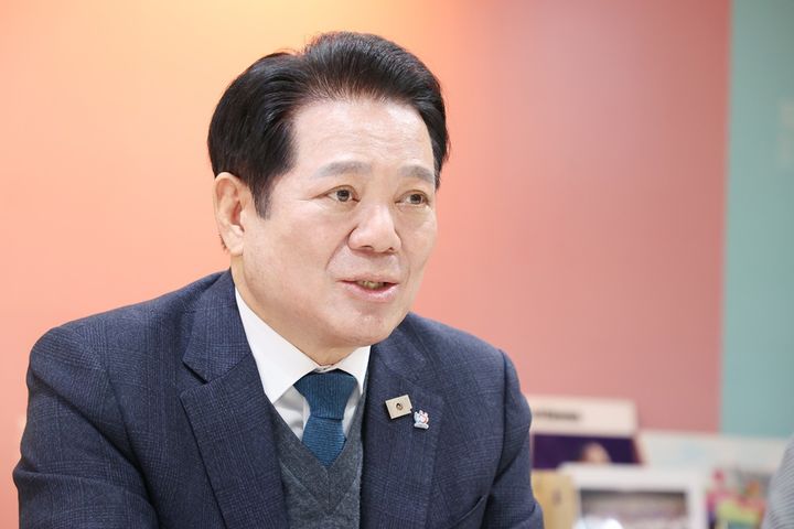 ‘선거법 위반’ 최대호 안양시장, 피의자 신분 경찰 조사  