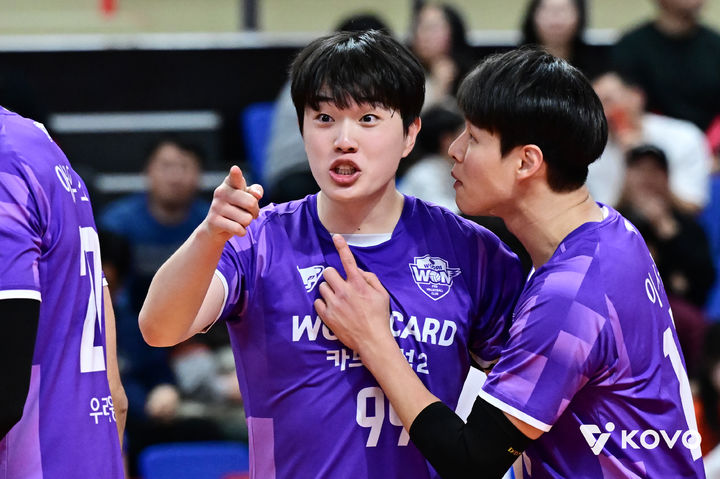 우리카드, 박철우 감독대행 첫 경기 승리로 연패 탈출