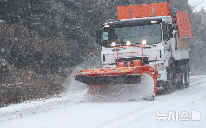 제주 한라산·북부 중산간 대설 예비특보…12일까지 많은 눈  