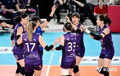 흥국생명, 정관장 완파하고 연패 탈출…현대캐피탈은 선두 추격 박차(종합)