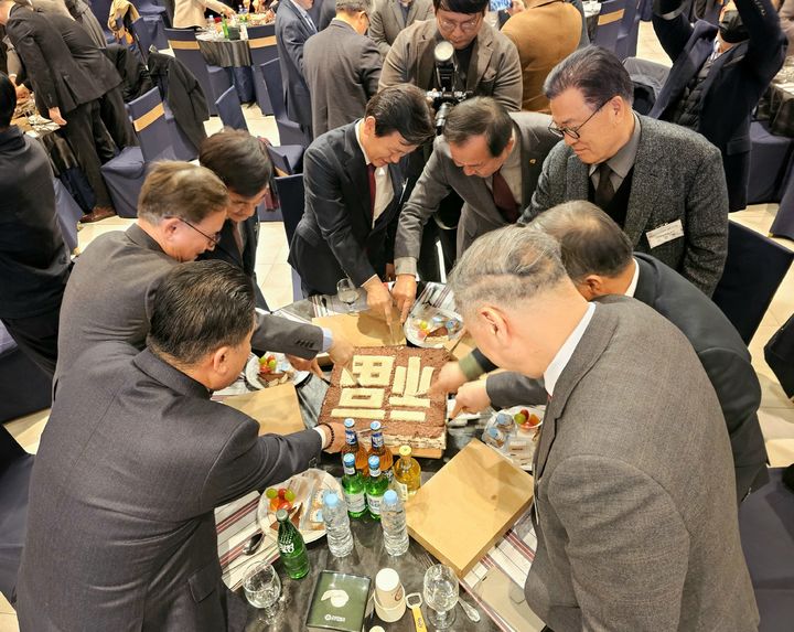 진주상공회의소, 새해인사회…'서마영춘' 휘호 정해