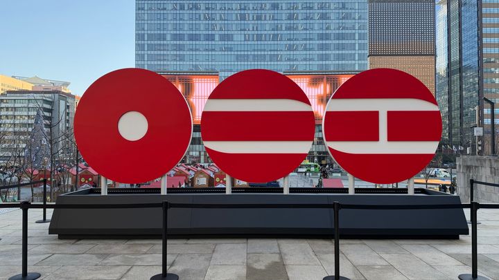 보라색 '안식' 너머 생명력 방탄 '아리랑'이 붉은 이유