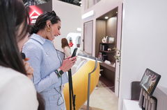 영화 탑건 속 '그 배우'…세라젬 'CES 부스'서 AI 홈 체험