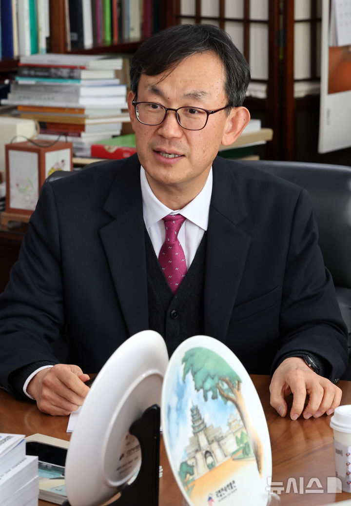 외국인 최고 Pick, 이유 있었다…장상훈 국립민속박물관장의 '기증' 열정[문화人터뷰]