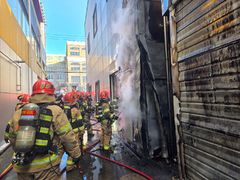 울산 진장동 인테리어 업체서 불…인명 피해 없어