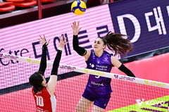 흥국생명, 셧아웃 승리와 함께 선두권 추격…페퍼저축은행, 3연패(종합)