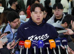 류현진, 16년만 태극마크에 투수 조장까지…"책임감 무겁다"