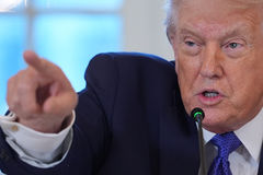 트럼프 "이란 자유 갈망, 美 도울 준비"…軍시설 공습 예비 검토(종합)