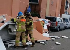 강풍경보 격상된 인천, 강풍 피해 잇따라