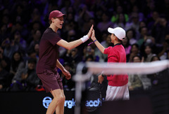 어린 팬에 라켓 건넸던 신네르 "섭외 아냐…선수란 느낌 들었다"