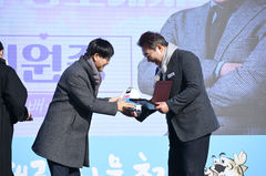 "거제시 알립니다"…여섯번째 홍보대사 된 '배우 이원종'