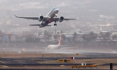 초속 26.2m 강풍 '쌩쌩쌩'…"태풍급 바람" 덮친 제주공항[뉴시스 앵글]