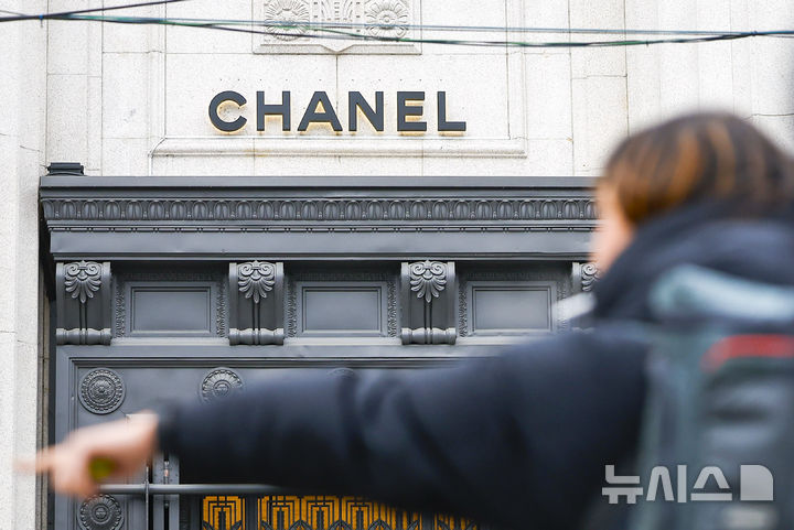 에르메스·샤넬 백에 롤렉스 시계까지…새해 명품 줄인상, 아직 더 남았다