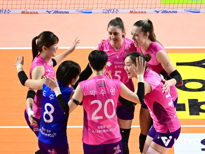 흥국생명 여자배구 3연승, 하나은행 여자농구 5연승 이어가며 선두 굳히기