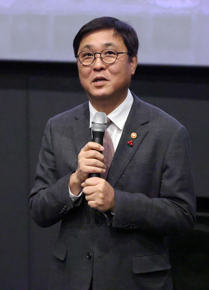 최휘영, 애니 '광장' 응원 .…