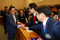 박지원 "전남·광주에 복이 터졌다…대구·경북 시민들은 날벼락"