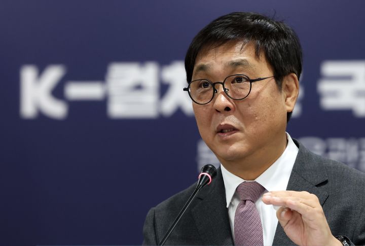 최휘영 장관 설립 '들국화컴퍼니' 미등록 의혹…