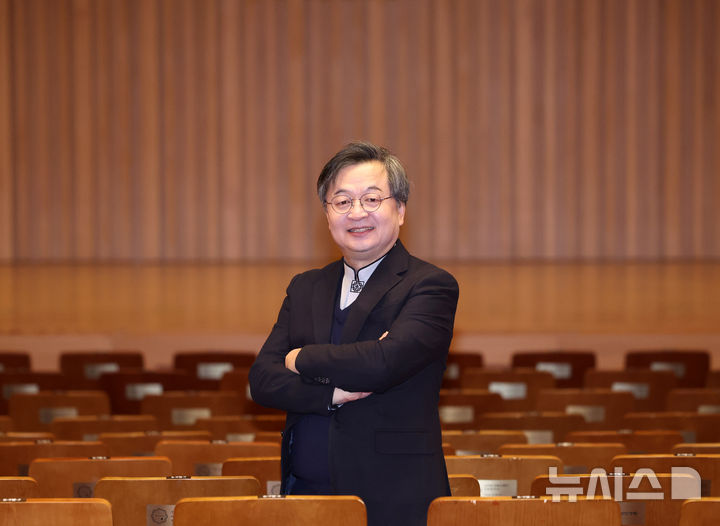 4대 종교 중창단 김진 목사 "함께 부르는 노래, 공연이 아니라 수행"[문화人터뷰]
