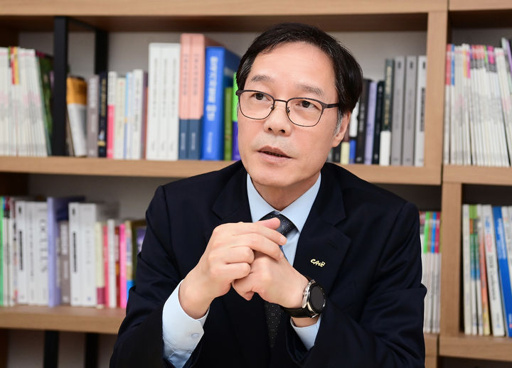한국극작가협회, '2025년 대한민국 극작가상'에 이대영 선정
