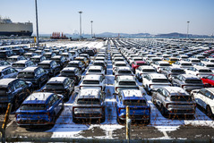 산업부, 올해 수출 목표 7400억달러 제시…품목·시장 다변화 추진