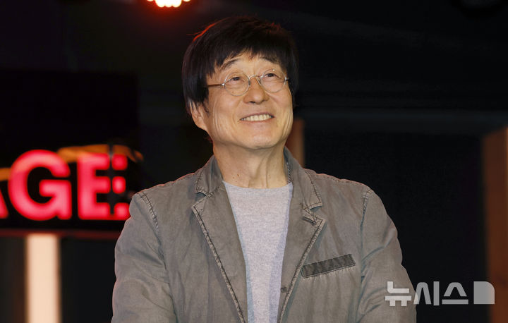 김창완, '비선형적' 시간의 역설…'세븐티' 주름 속 숨겨둔 소년의 '웃음 구멍'
