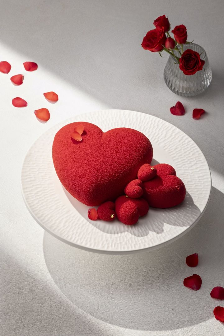 ‘달콤·부드러운 사랑’ 호텔가 밸런타인데이 케이크 ③더블트리 힐튼 판교
