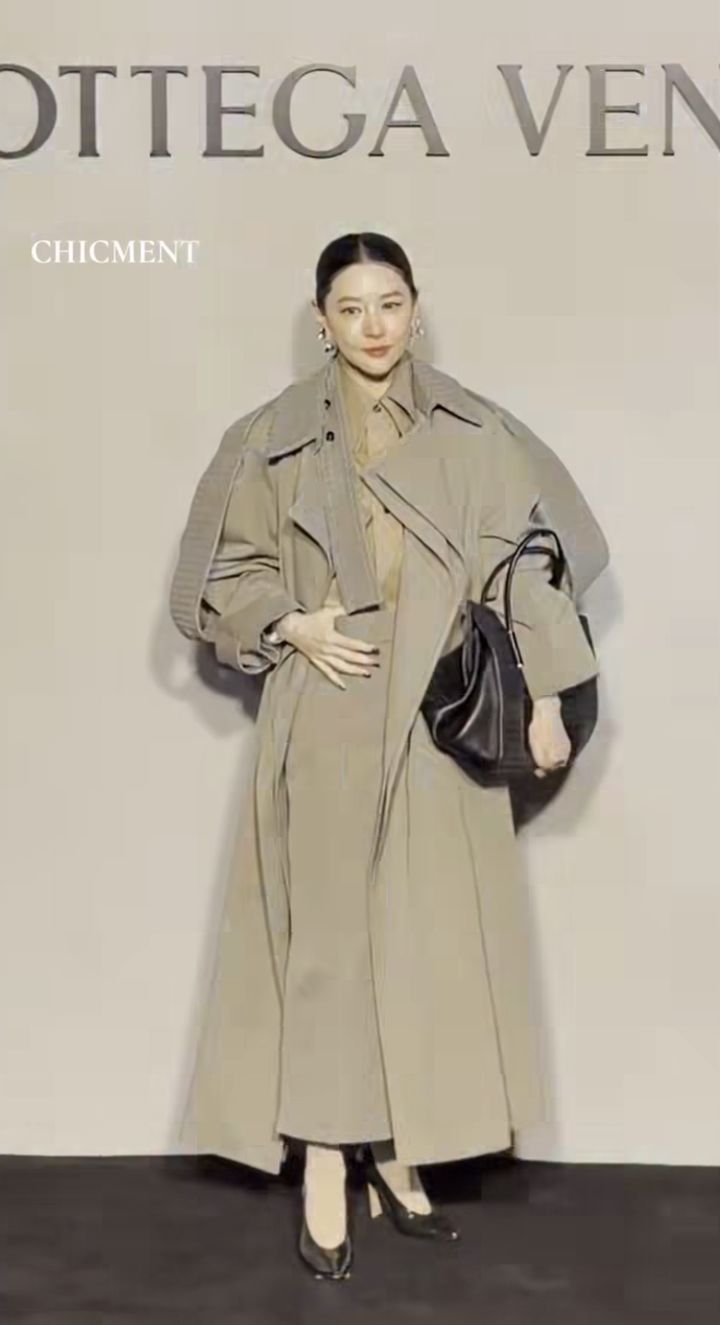 55세 이영애, 백옥같은 피부에 깜짝…나이 비껴간 미모