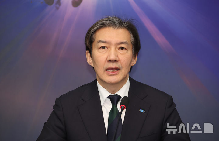 웹사이트상위노출 홈페이지상위노출 사이트상위노출조국 “일부서 ‘정청래와 합당 밀약’ 음모론 펴…너무 황당”