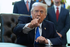 트럼프, 그래미 진행자에 '명예훼손 소송' 예고…'앱스틴 농담' 파장