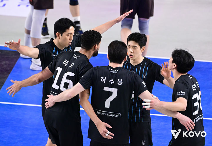 현대캐피탈 배구 1위 수성, 샬럿 NBA 6연승, 플렉센 두산 복귀 첫 투구 성공