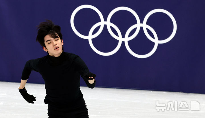 [오늘의 뉴스종합] 차준환, 동계올림픽 출전 준비 완료; 프로농구 정관장과 하나은행의 선두 경쟁; 여자 배드민턴 결승 진출