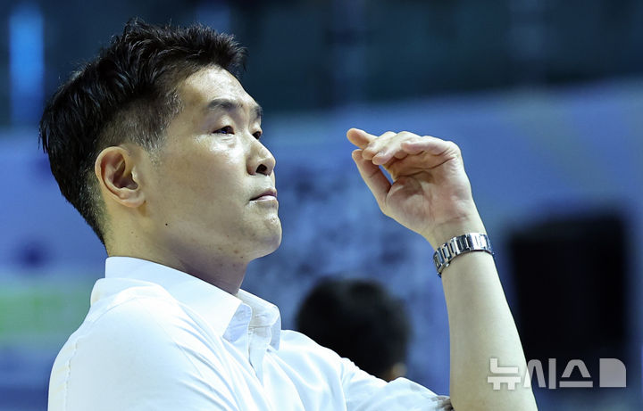 [오늘의 뉴스종합] 프로농구와 프로야구의 흥미진진한 대결, 배드민턴 스타의 수상 소식과 스포츠 법안 개정