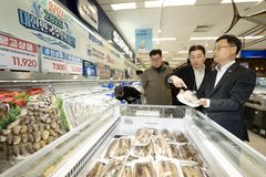 김성범 해수부 차관, 유통업체 설 성수품 수급·가격 점검