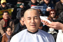 김진태 강원도지사 '강원특별법 3차 개정안' 통과 촉구 삭발 [뉴시스Pic]