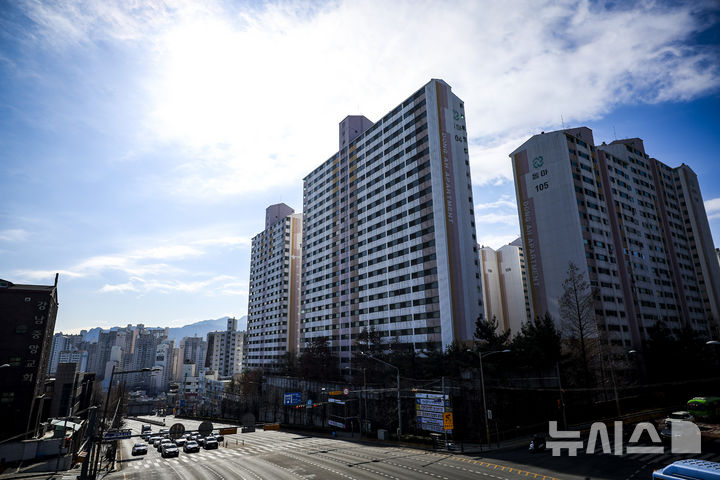 '15억 미만' 서울 외곽 신고가…"호가 내릴 필요 못 느껴"
