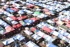 설 명절 앞두고 방문객들로 붐비는 모란시장 [뉴시스Pic]