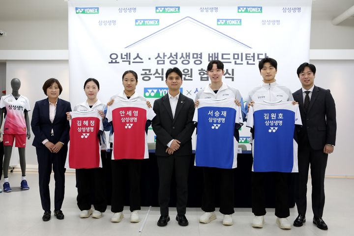 한국 스포츠계, 배드민턴과 탁구에서의 성과와 농구 감독 재계약 소식